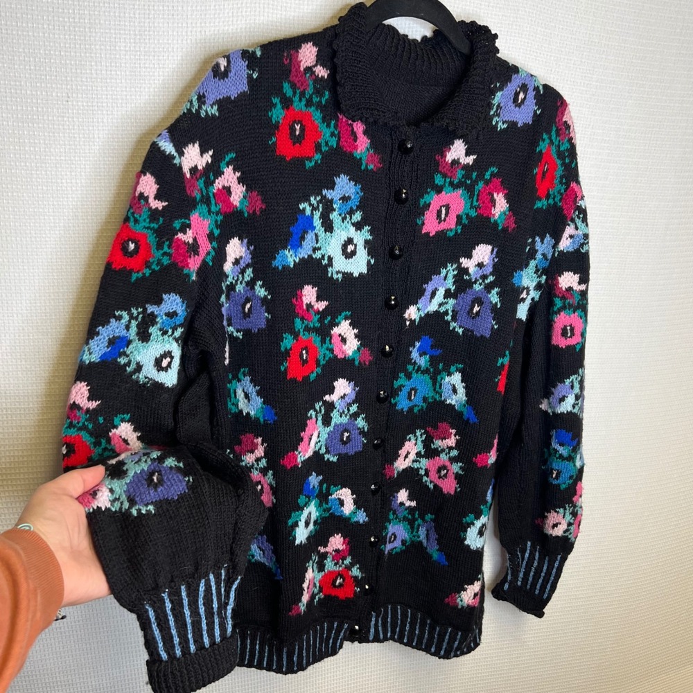 Vintage Floral Intarsia Knit Cardigan Sweater Black Multi Button Front